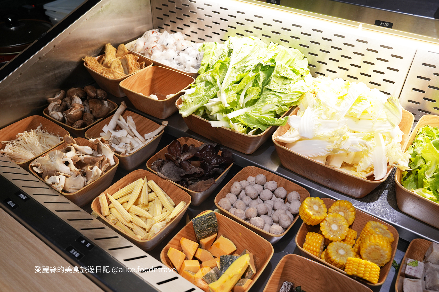 台中北區美食 台中北區餐廳推薦 台中北區必吃 台中約會餐廳 台中慶生餐廳 台中泰式餐廳 台中火鍋餐廳 台中火鍋推薦 台中必吃火鍋 台中南洋火鍋 台中東南亞料理 鍋泰暖 南洋風味火鍋 生日禮 當月壽星 台中泰式火鍋 台中冬陰功 台中自助吧 台中自助吧吃到飽 台中南洋料理