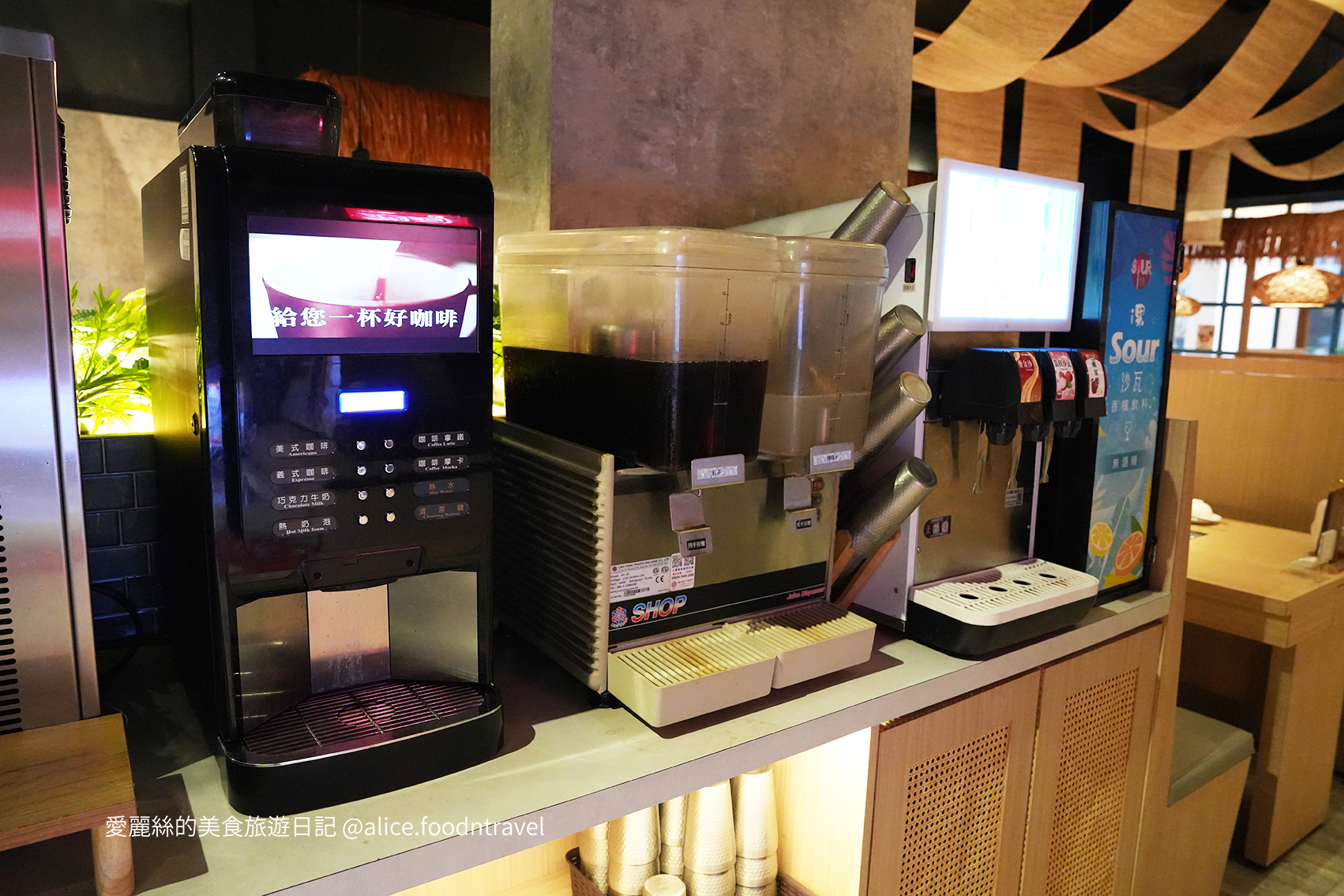 台中北區美食 台中北區餐廳推薦 台中北區必吃 台中約會餐廳 台中慶生餐廳 台中泰式餐廳 台中火鍋餐廳 台中火鍋推薦 台中必吃火鍋 台中南洋火鍋 台中東南亞料理 鍋泰暖 南洋風味火鍋 生日禮 當月壽星 台中泰式火鍋 台中冬陰功 台中自助吧 台中自助吧吃到飽 台中南洋料理