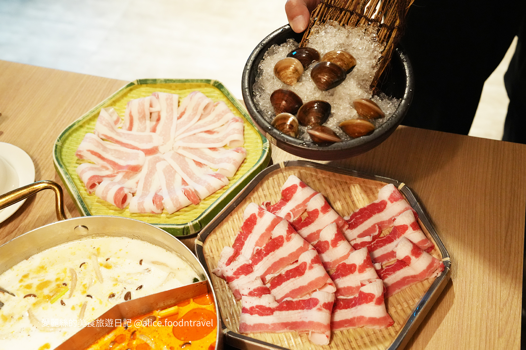 台中北區美食 台中北區餐廳推薦 台中北區必吃 台中約會餐廳 台中慶生餐廳 台中泰式餐廳 台中火鍋餐廳 台中火鍋推薦 台中必吃火鍋 台中南洋火鍋 台中東南亞料理 鍋泰暖 南洋風味火鍋 生日禮 當月壽星 台中泰式火鍋 台中冬陰功 台中自助吧 台中自助吧吃到飽 台中南洋料理