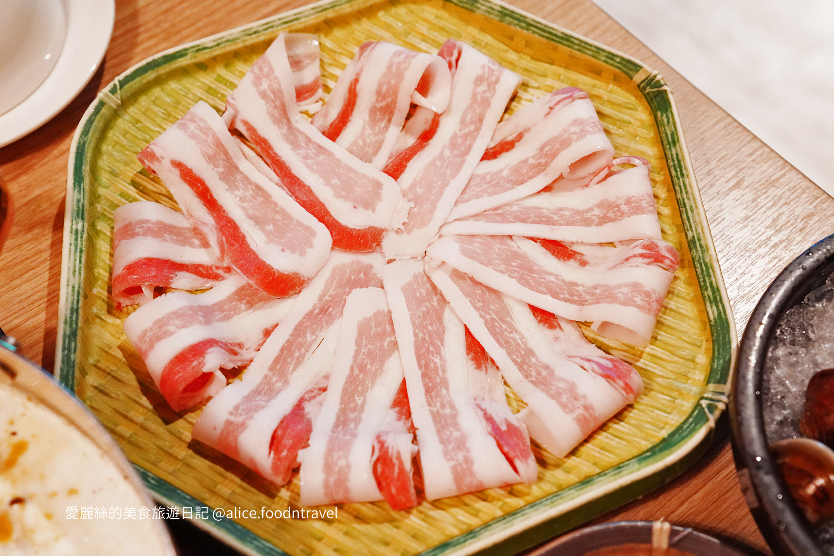 台中北區美食 台中北區餐廳推薦 台中北區必吃 台中約會餐廳 台中慶生餐廳 台中泰式餐廳 台中火鍋餐廳 台中火鍋推薦 台中必吃火鍋 台中南洋火鍋 台中東南亞料理 鍋泰暖 南洋風味火鍋 生日禮 當月壽星 台中泰式火鍋 台中冬陰功 台中自助吧 台中自助吧吃到飽 台中南洋料理