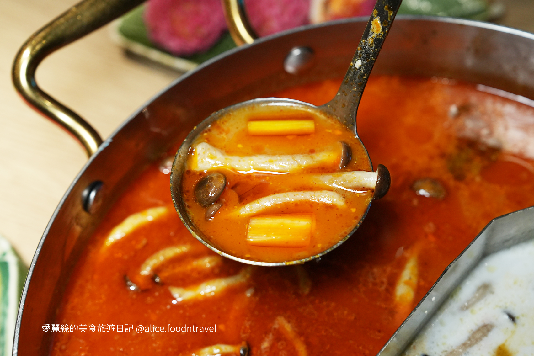 台中北區美食 台中北區餐廳推薦 台中北區必吃 台中約會餐廳 台中慶生餐廳 台中泰式餐廳 台中火鍋餐廳 台中火鍋推薦 台中必吃火鍋 台中南洋火鍋 台中東南亞料理 鍋泰暖 南洋風味火鍋 生日禮 當月壽星 台中泰式火鍋 台中冬陰功 台中自助吧 台中自助吧吃到飽 台中南洋料理