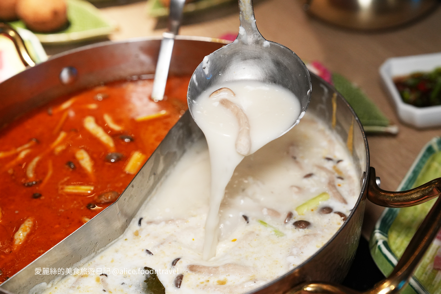 台中北區美食 台中北區餐廳推薦 台中北區必吃 台中約會餐廳 台中慶生餐廳 台中泰式餐廳 台中火鍋餐廳 台中火鍋推薦 台中必吃火鍋 台中南洋火鍋 台中東南亞料理 鍋泰暖 南洋風味火鍋 生日禮 當月壽星 台中泰式火鍋 台中冬陰功 台中自助吧 台中自助吧吃到飽 台中南洋料理