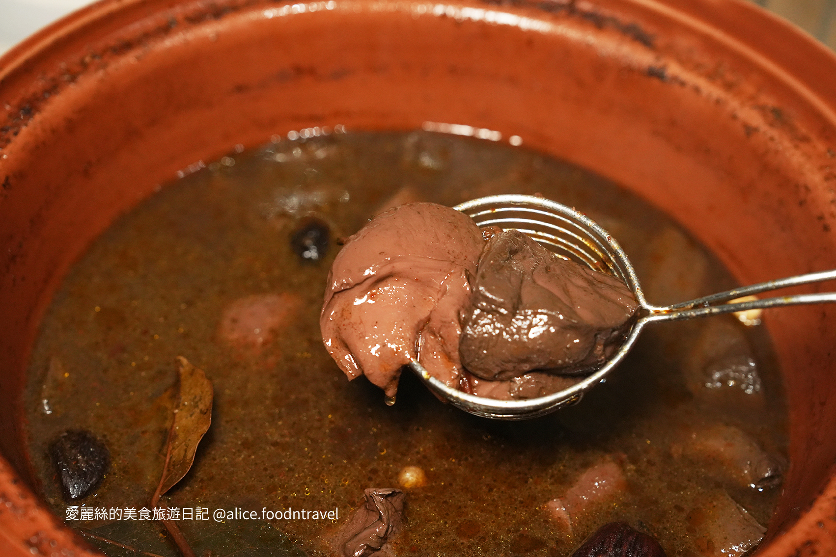 台中北區美食 台中北區餐廳推薦 台中北區必吃 台中約會餐廳 台中慶生餐廳 台中泰式餐廳 台中火鍋餐廳 台中火鍋推薦 台中必吃火鍋 台中南洋火鍋 台中東南亞料理 鍋泰暖 南洋風味火鍋 生日禮 當月壽星 台中泰式火鍋 台中冬陰功 台中自助吧 台中自助吧吃到飽 台中南洋料理