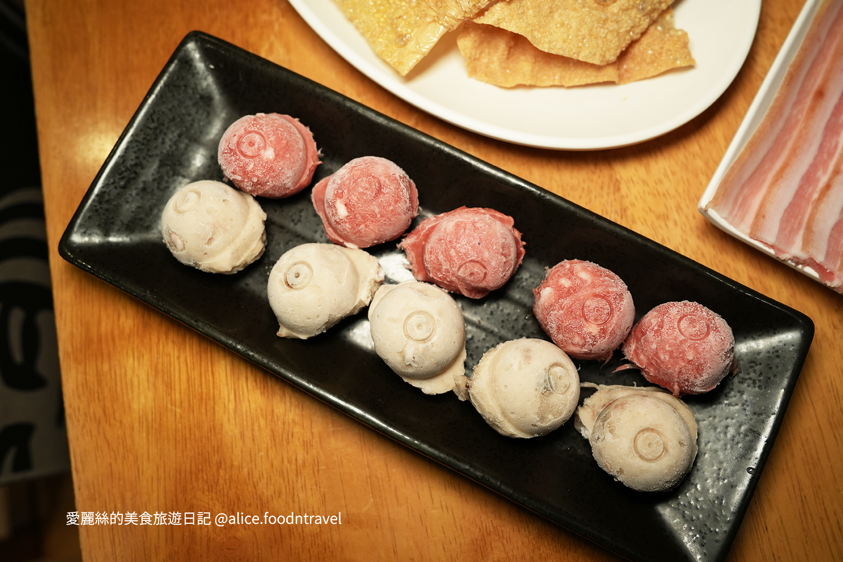 台中西屯美食台中火鍋台中鴛鴦鍋台中酸菜白肉鍋台中麻辣鍋台中必吃台中聚餐餐廳台中慶生餐廳西屯餐廳西屯火鍋徠圍爐北方風味館徠圍爐酸菜白肉鍋
