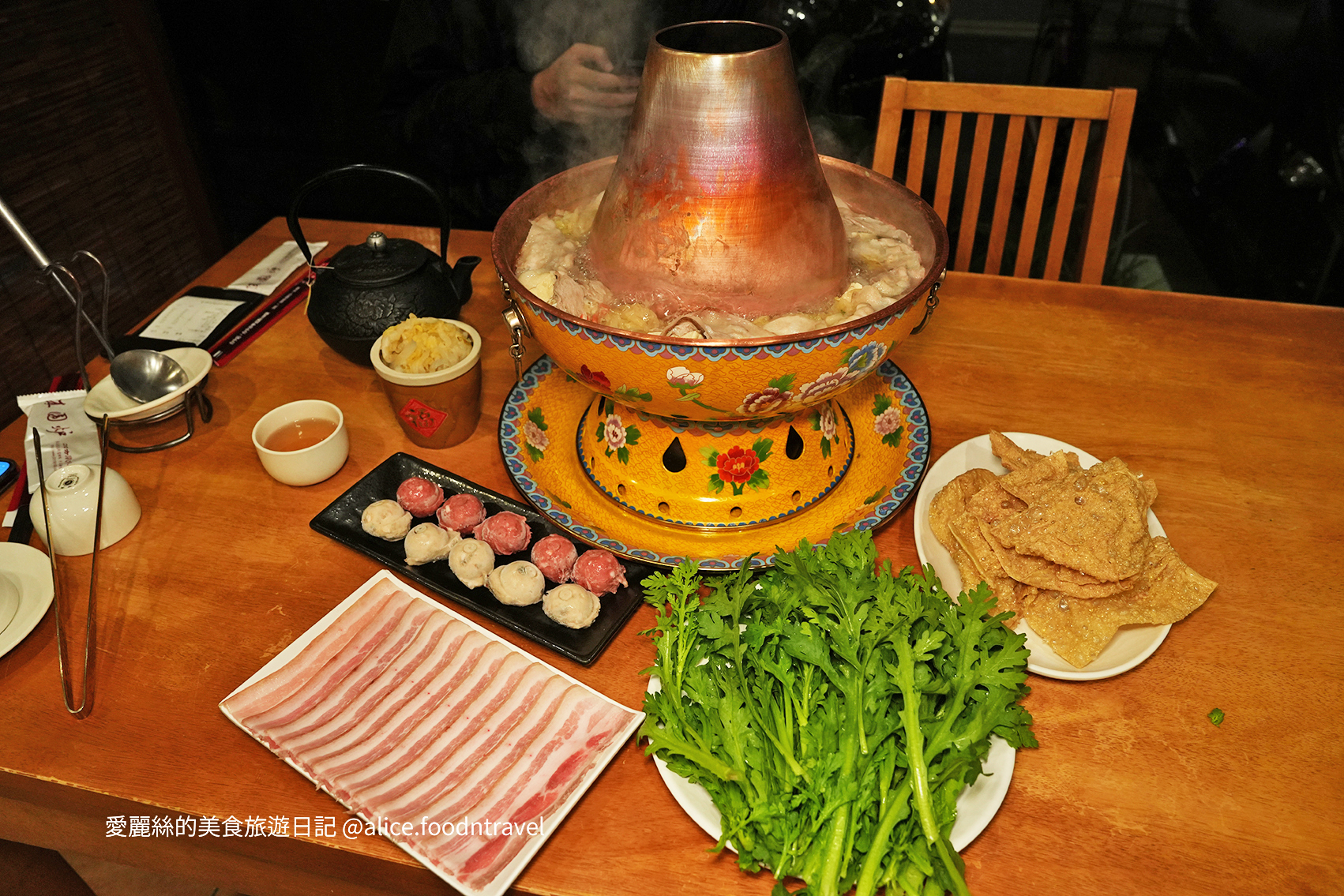 台中西屯美食台中火鍋台中鴛鴦鍋台中酸菜白肉鍋台中麻辣鍋台中必吃台中聚餐餐廳台中慶生餐廳西屯餐廳西屯火鍋徠圍爐北方風味館徠圍爐酸菜白肉鍋