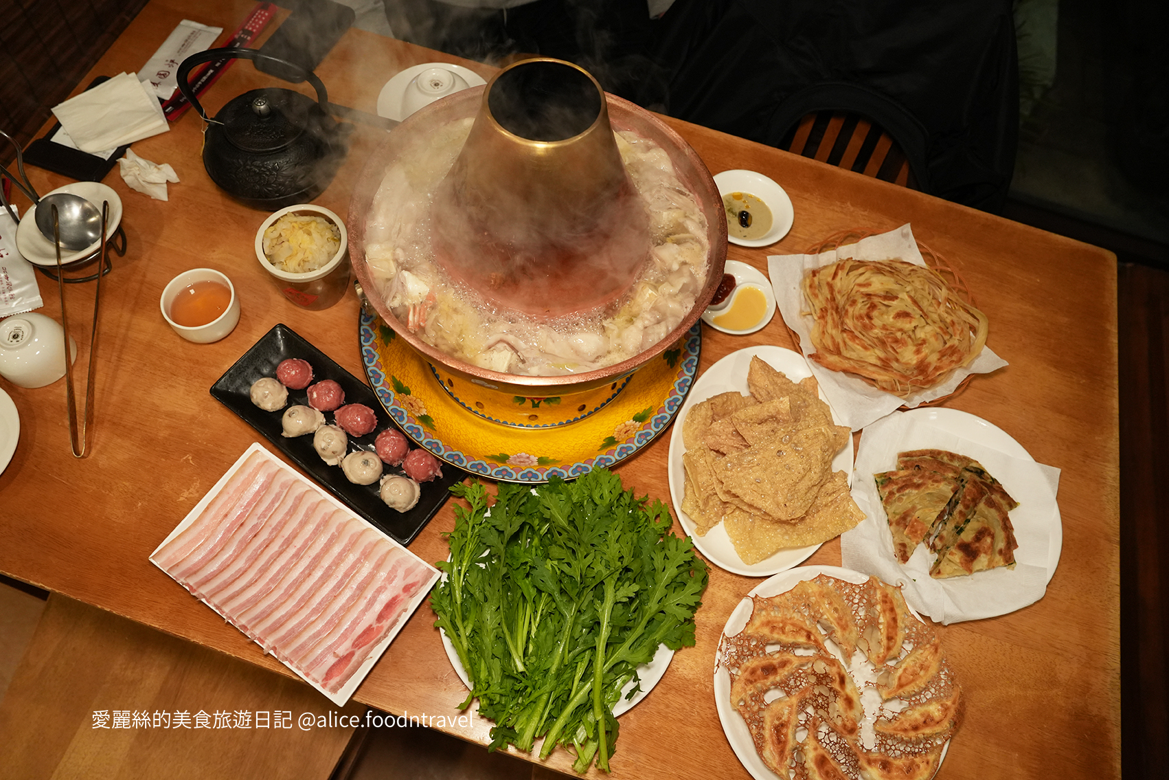 台中西屯美食台中火鍋台中鴛鴦鍋台中酸菜白肉鍋台中麻辣鍋台中必吃台中聚餐餐廳台中慶生餐廳西屯餐廳西屯火鍋徠圍爐北方風味館徠圍爐酸菜白肉鍋