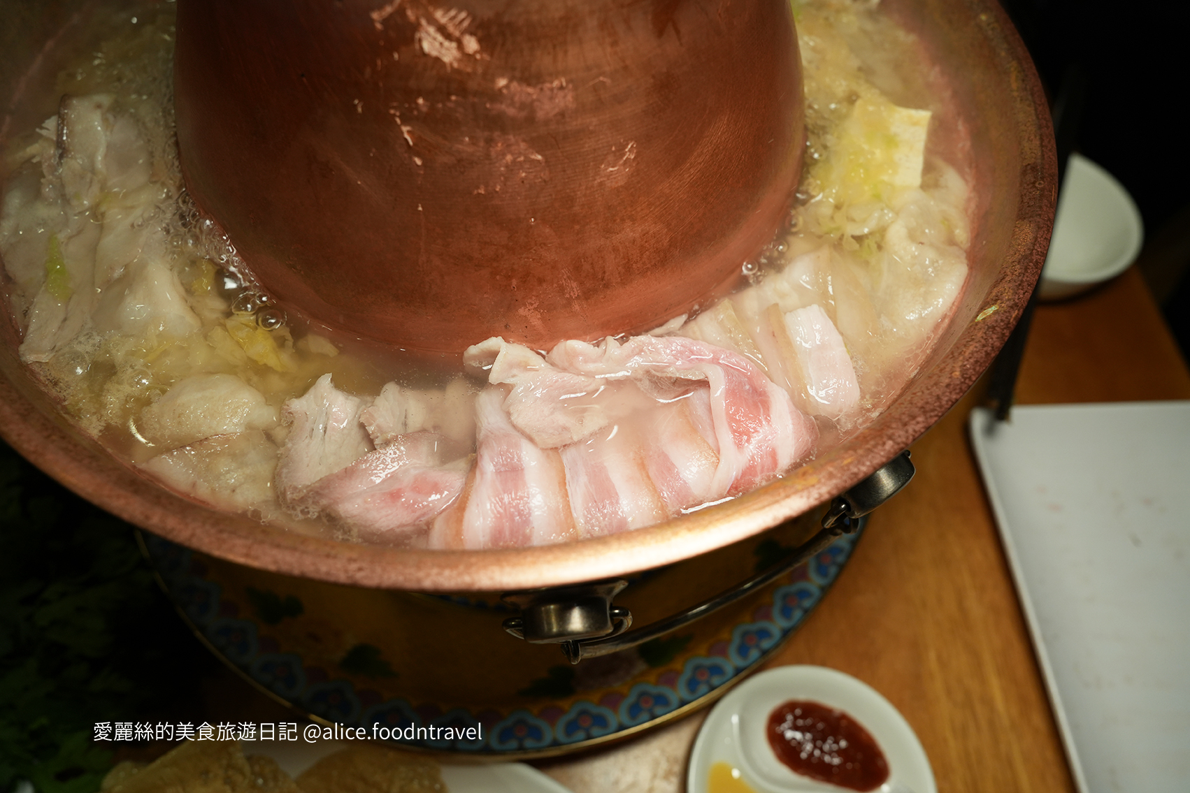 台中西屯美食台中火鍋台中鴛鴦鍋台中酸菜白肉鍋台中麻辣鍋台中必吃台中聚餐餐廳台中慶生餐廳西屯餐廳西屯火鍋徠圍爐北方風味館徠圍爐酸菜白肉鍋