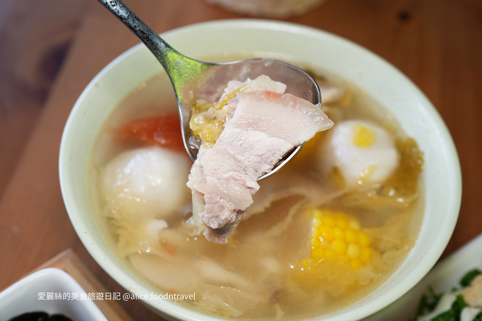 南投美食 日月潭咖啡 日月潭懶人露營 南投懶人露營 南投無菜單料理 南投隱藏景點 日月潭必吃 日月潭無菜單料理 南投咖啡 日月潭甜點 南投甜點 魚池咖啡 魚池露營 魚池美食 日月潭隱藏美食 日月潭美食 日月潭度假 日月潭秘境