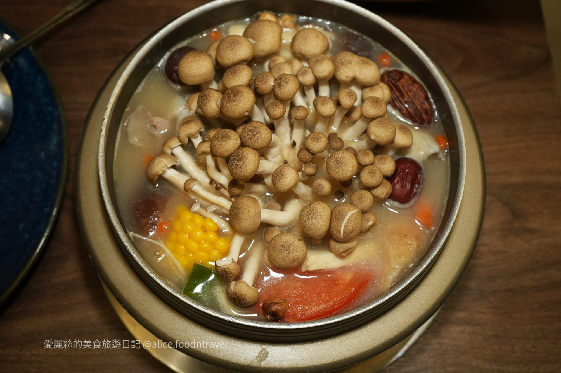 台中火鍋沙鹿火鍋養身火鍋蔬菜鮮蔬慶生活動壽星招待台中沙鹿美食沙鹿餐廳沙鹿美食台中必吃酸菜鍋麻辣鍋台中火鍋推薦蕃薯根養身煮壽星活動生日招待番薯根菜單