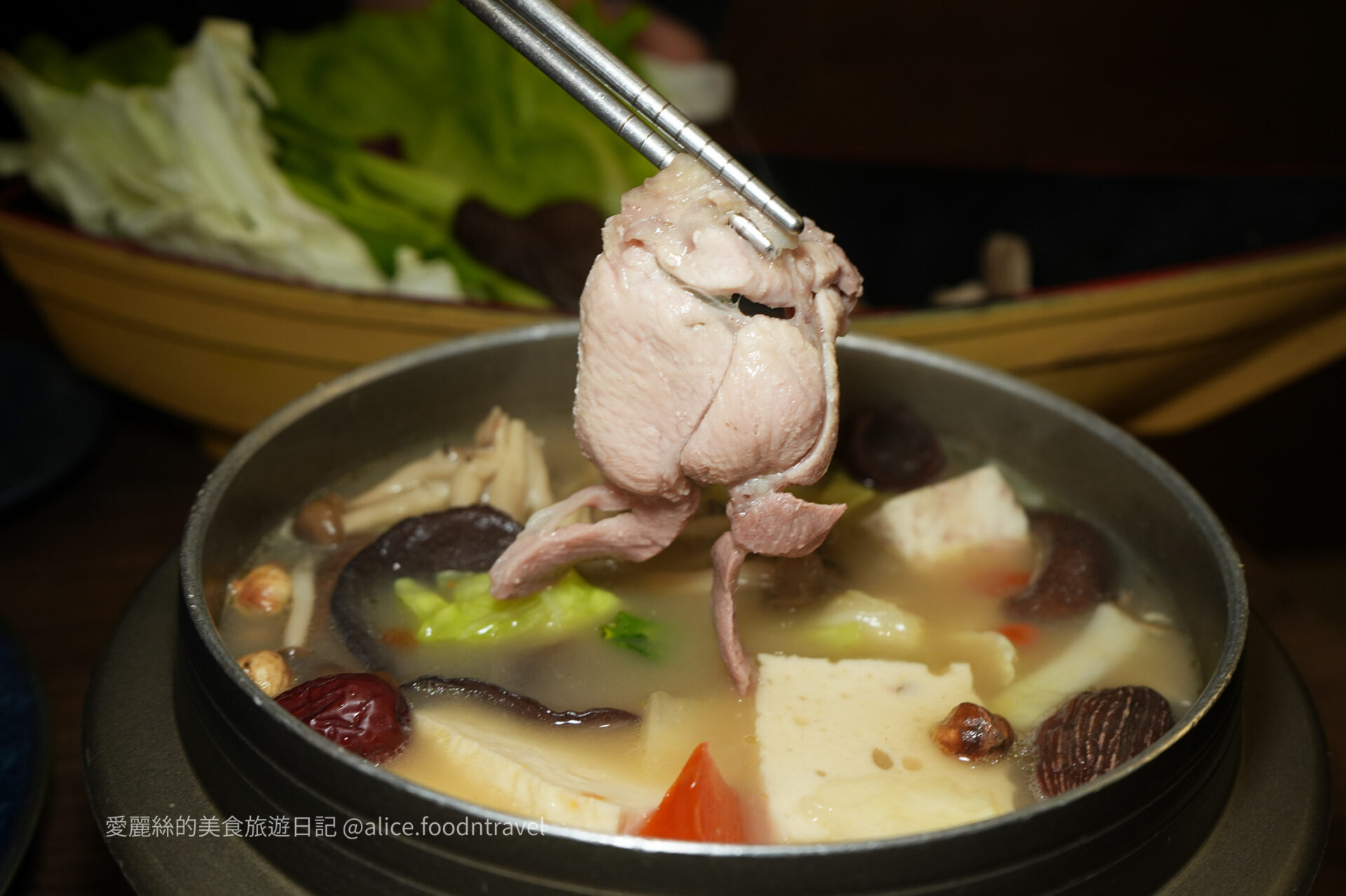 台中火鍋沙鹿火鍋養身火鍋蔬菜鮮蔬慶生活動壽星招待台中沙鹿美食沙鹿餐廳沙鹿美食台中必吃酸菜鍋麻辣鍋台中火鍋推薦蕃薯根養身煮壽星活動生日招待番薯根菜單