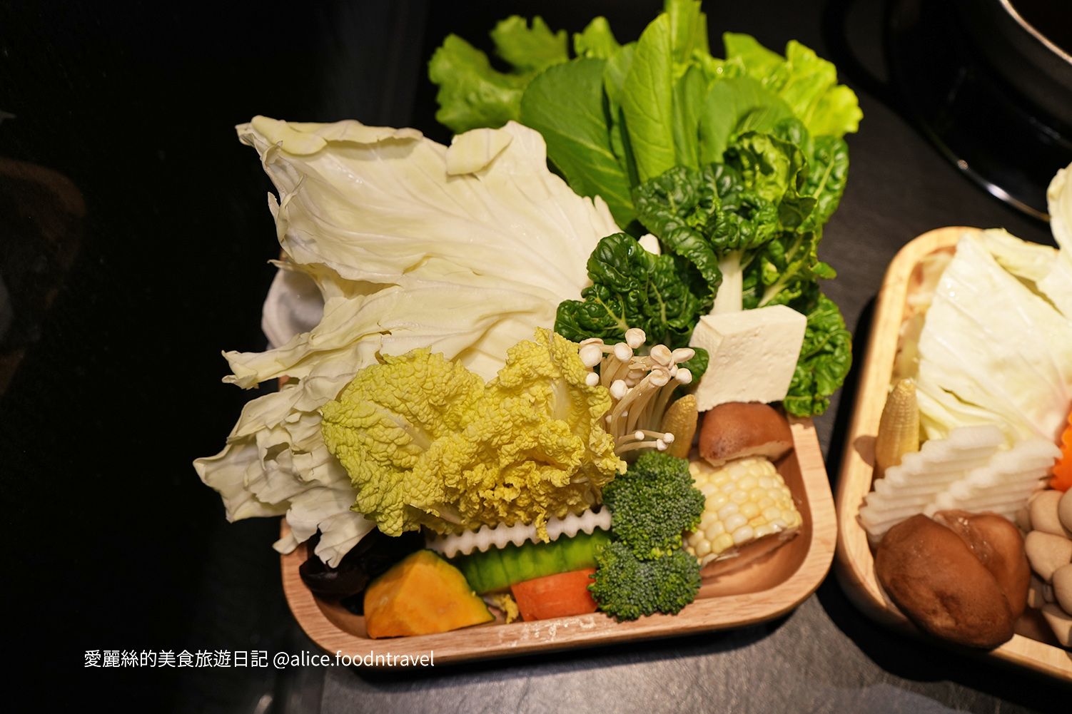 台中北屯火鍋北屯美食台中美食推薦約會餐廳打卡美食網美餐廳網美火鍋日式涮涮鍋松葉蟹龍蝦火鍋台中北屯餐廳和牛