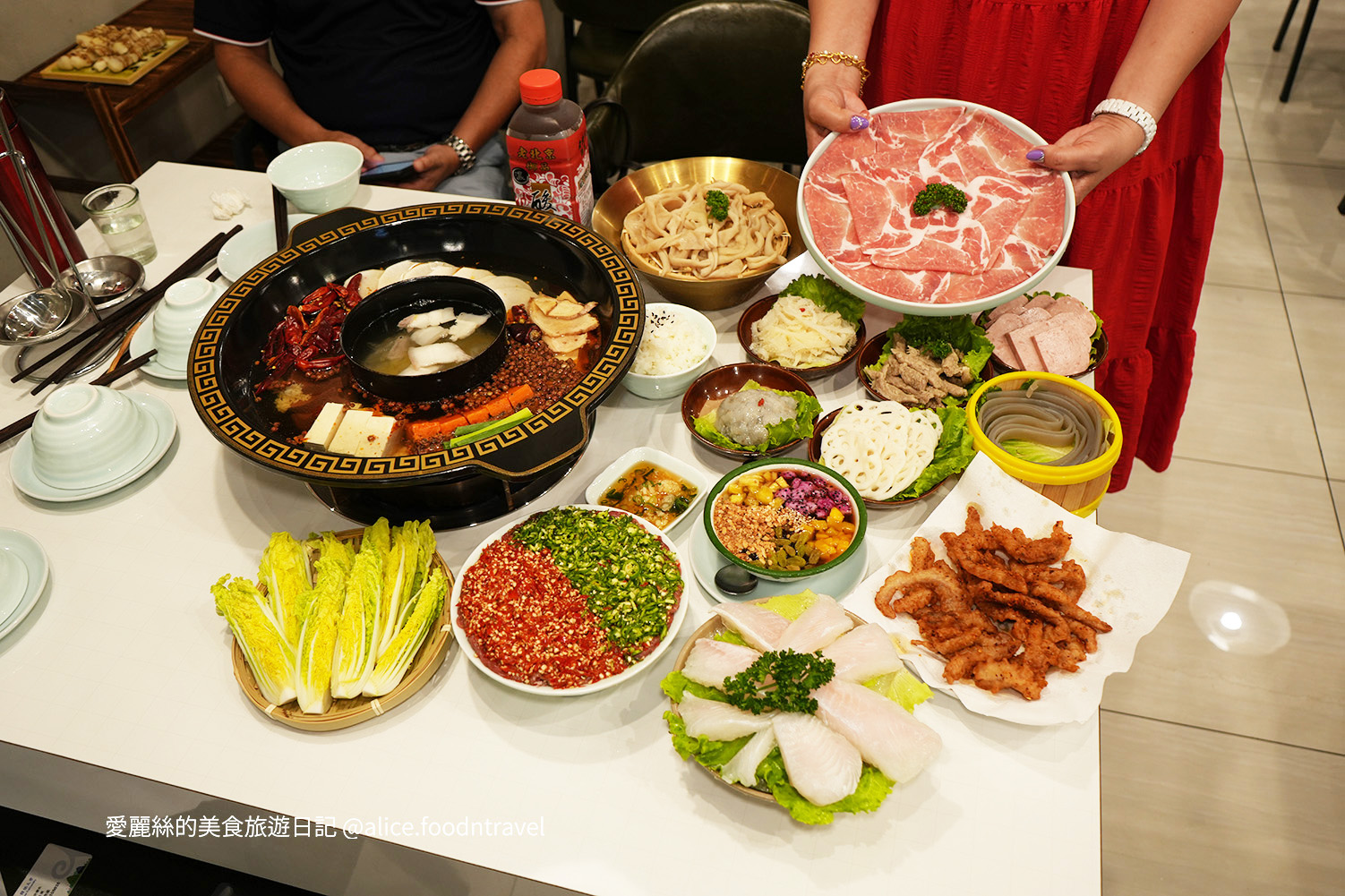 台中麻辣鍋麻辣火鍋蜀城老火鍋四川料理台中川菜台中火鍋推薦麻辣鍋推薦霧都水湳市場台中水湳經貿園區台中中央公園逢甲美食逢甲火鍋西屯美食台中西屯火鍋推薦