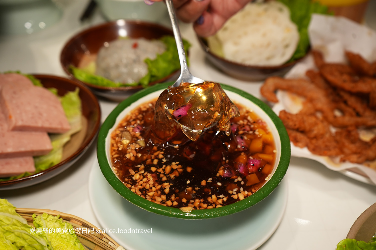 冰粉台中麻辣鍋麻辣火鍋蜀城老火鍋四川料理台中川菜台中火鍋推薦麻辣鍋推薦霧都水湳市場台中水湳經貿園區台中中央公園逢甲美食逢甲火鍋西屯美食台中西屯火鍋推薦