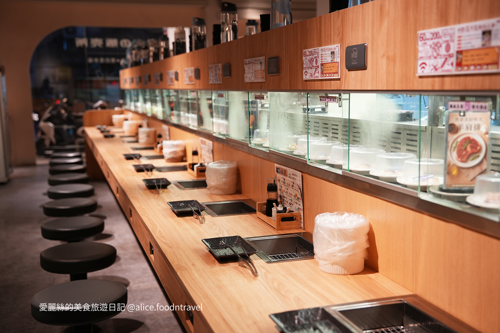 台中燒肉 台中迴轉燒肉 逢甲燒肉 一人燒肉 迴轉烤肉 學生燒肉優惠 台中美食推薦 平價燒肉 台中西屯美食 逢甲商圈美食 自助燒肉 油花 迴轉吧！燒肉！ 台中燒肉店 台中晚餐推薦 台中吃到飽 台中一人餐廳 台中特色餐廳 燒肉推薦台中 逢甲必吃美食 迴轉燒肉體驗