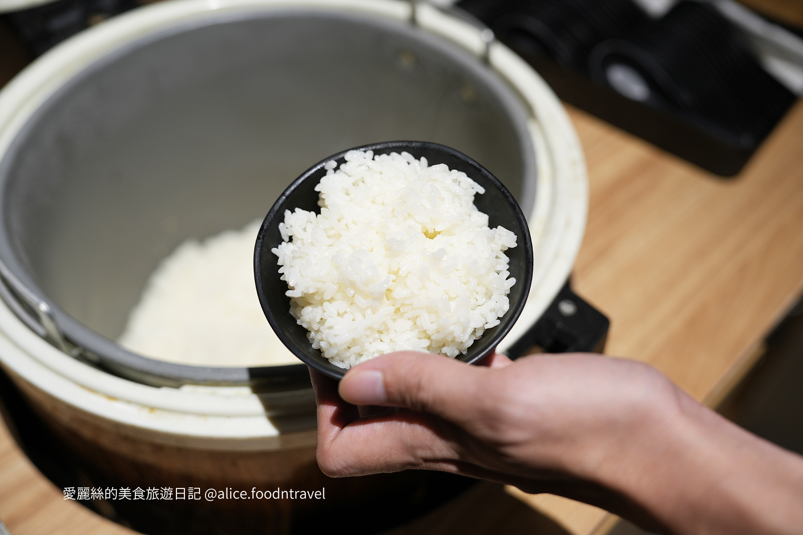 台中燒肉 台中迴轉燒肉 逢甲燒肉 一人燒肉 迴轉烤肉 學生燒肉優惠 台中美食推薦 平價燒肉 台中西屯美食 逢甲商圈美食 自助燒肉 油花 迴轉吧！燒肉！ 台中燒肉店 台中晚餐推薦 台中吃到飽 台中一人餐廳 台中特色餐廳 燒肉推薦台中 逢甲必吃美食 迴轉燒肉體驗