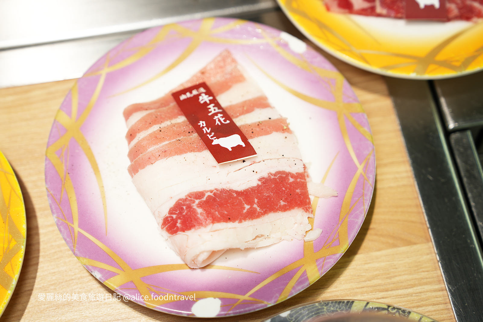 台中燒肉 台中迴轉燒肉 逢甲燒肉 一人燒肉 迴轉烤肉 學生燒肉優惠 台中美食推薦 平價燒肉 台中西屯美食 逢甲商圈美食 自助燒肉 油花 迴轉吧！燒肉！ 台中燒肉店 台中晚餐推薦 台中吃到飽 台中一人餐廳 台中特色餐廳 燒肉推薦台中 逢甲必吃美食 迴轉燒肉體驗