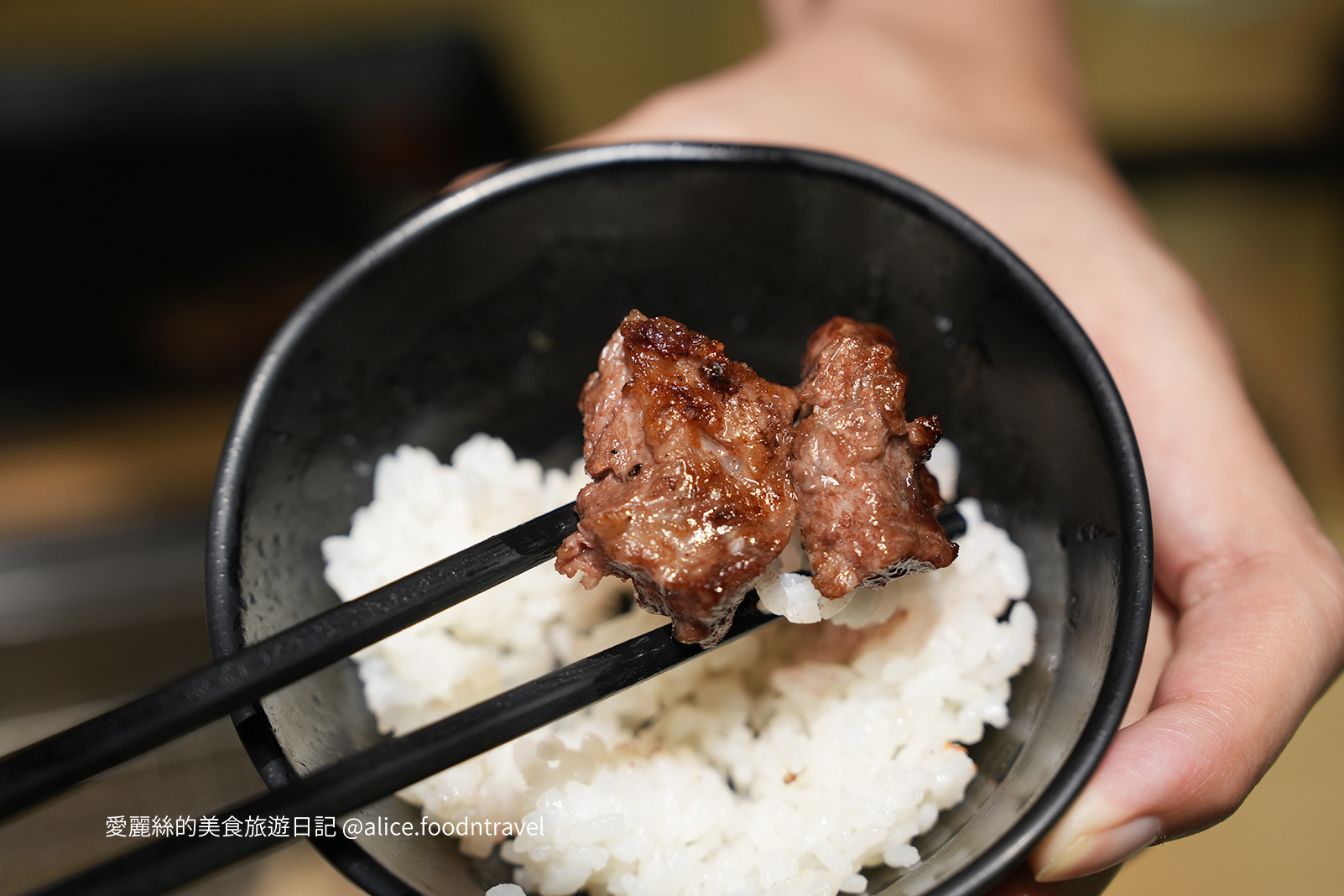 台中燒肉 台中迴轉燒肉 逢甲燒肉 一人燒肉 迴轉烤肉 學生燒肉優惠 台中美食推薦 平價燒肉 台中西屯美食 逢甲商圈美食 自助燒肉 油花 迴轉吧！燒肉！ 台中燒肉店 台中晚餐推薦 台中吃到飽 台中一人餐廳 台中特色餐廳 燒肉推薦台中 逢甲必吃美食 迴轉燒肉體驗