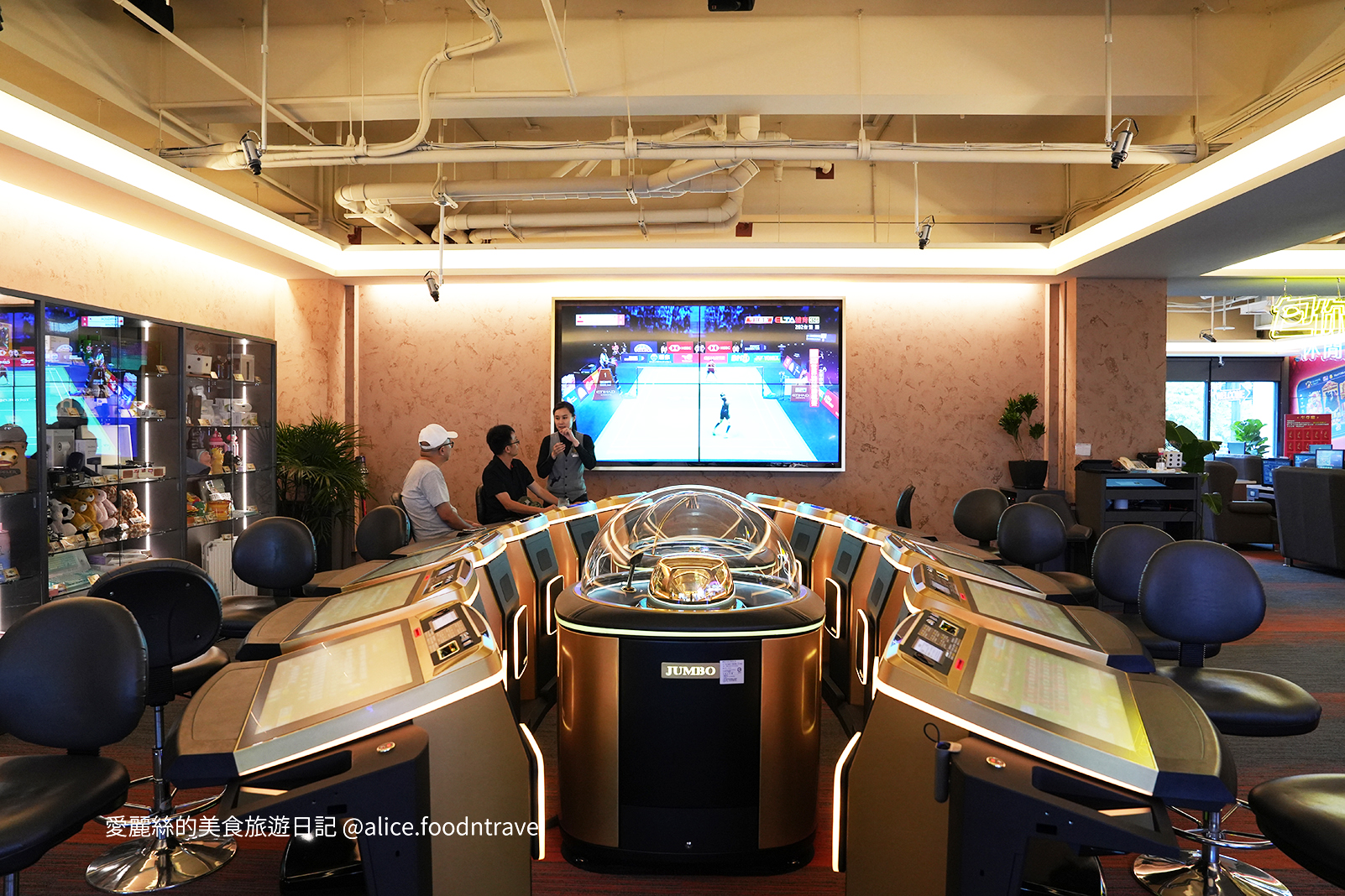 台中后里景點 台中后里美食 台中后里親子 台中賽車 麗寶餐廳 台中主題餐廳 台中咖啡 后里咖啡 台中遊戲餐廳 后里下午茶 后里夜景 麗寶夜景  后里景觀餐廳 台中景觀餐廳 麗寶樂園必吃 台中假日 后里假日