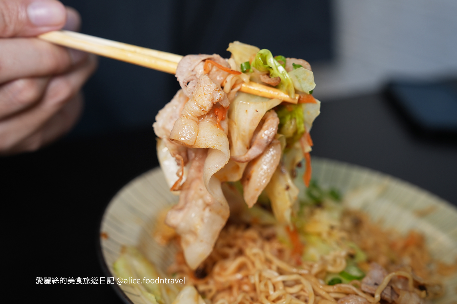 台中藝術街必吃 台中東海商圈美食 台中炒泡麵 東海學生美食 東海大份量食物 台中大份量 東海炒泡麵推薦 台中宵夜 台中宵夜必吃 東海商圈宵夜 東海必吃 東海隱藏美食 東海CP值 台中CP值