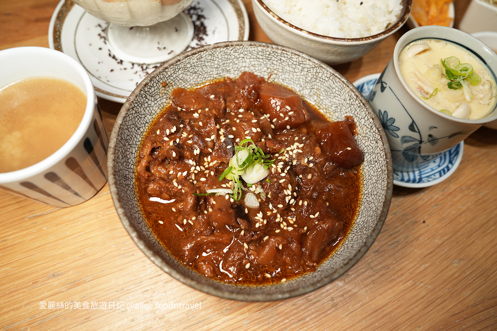 日式炸豬排 菜單定食 日式定食 台中定食 台中日料 台中日本料理 炸豬排推薦 台中餐廳推薦 豬排定食 燉牛肉 超厚豬排 台中大里豬排 大里餐廳推薦 超厚炸豬排 CP值 豬排定食 大里日料 