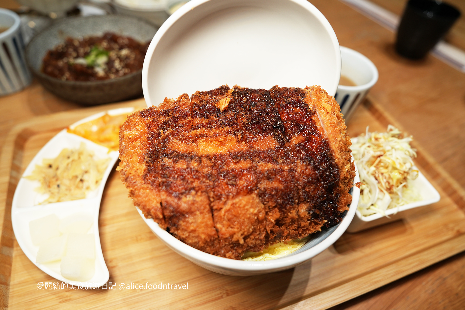 日式炸豬排 菜單定食 日式定食 台中定食 台中日料 台中日本料理 炸豬排推薦 台中餐廳推薦 豬排定食 燉牛肉 超厚豬排 台中大里豬排 大里餐廳推薦 超厚炸豬排 CP值 豬排定食 大里日料 