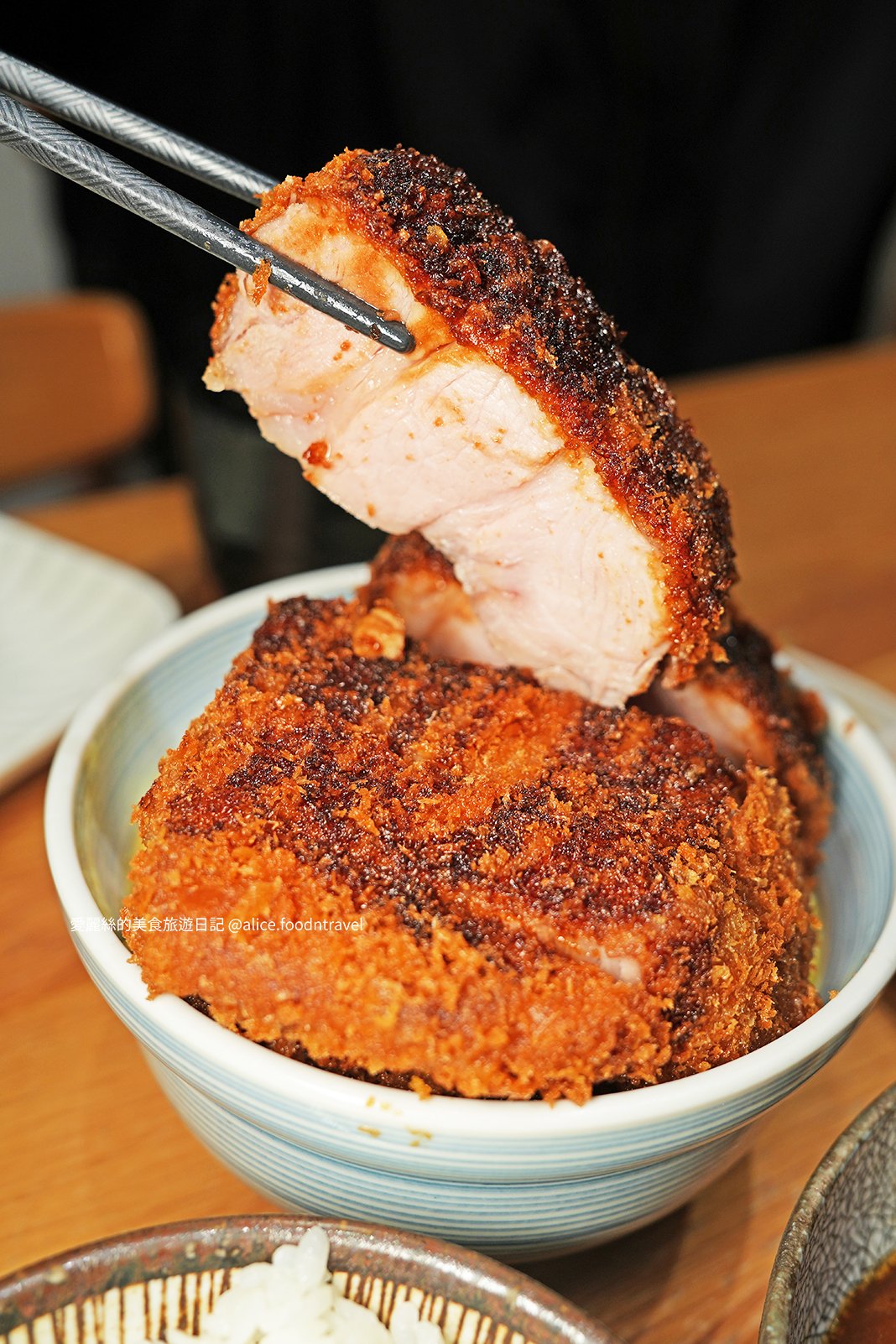 日式炸豬排 菜單定食 日式定食 台中定食 台中日料 台中日本料理 炸豬排推薦 台中餐廳推薦 豬排定食 燉牛肉 超厚豬排 台中大里豬排 大里餐廳推薦 超厚炸豬排 CP值 豬排定食 大里日料 