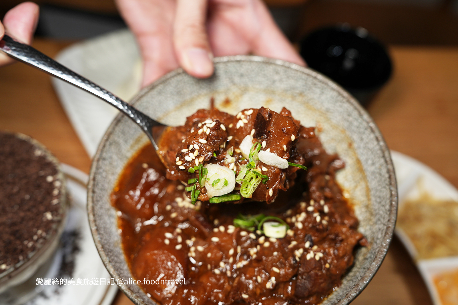 日式炸豬排 菜單定食 日式定食 台中定食 台中日料 台中日本料理 炸豬排推薦 台中餐廳推薦 豬排定食 燉牛肉 超厚豬排 台中大里豬排 大里餐廳推薦 超厚炸豬排 CP值 豬排定食 大里日料 
