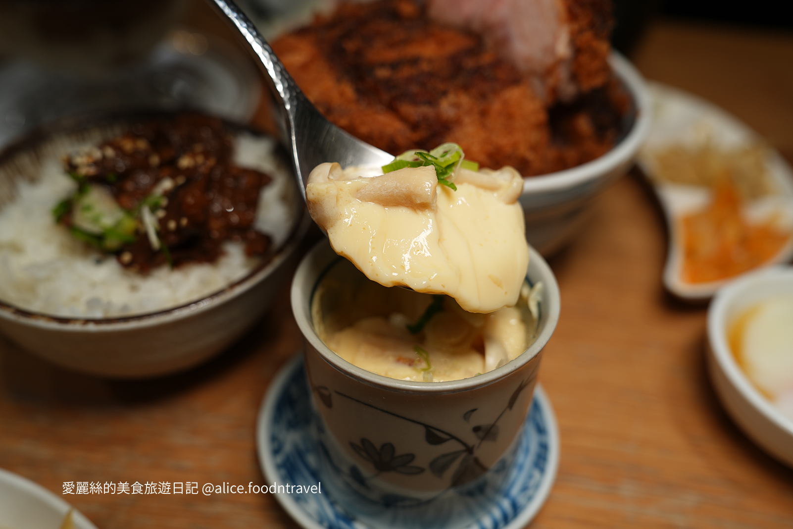 日式炸豬排 菜單定食 日式定食 台中定食 台中日料 台中日本料理 炸豬排推薦 台中餐廳推薦 豬排定食 燉牛肉 超厚豬排 台中大里豬排 大里餐廳推薦 超厚炸豬排 CP值 豬排定食 大里日料 