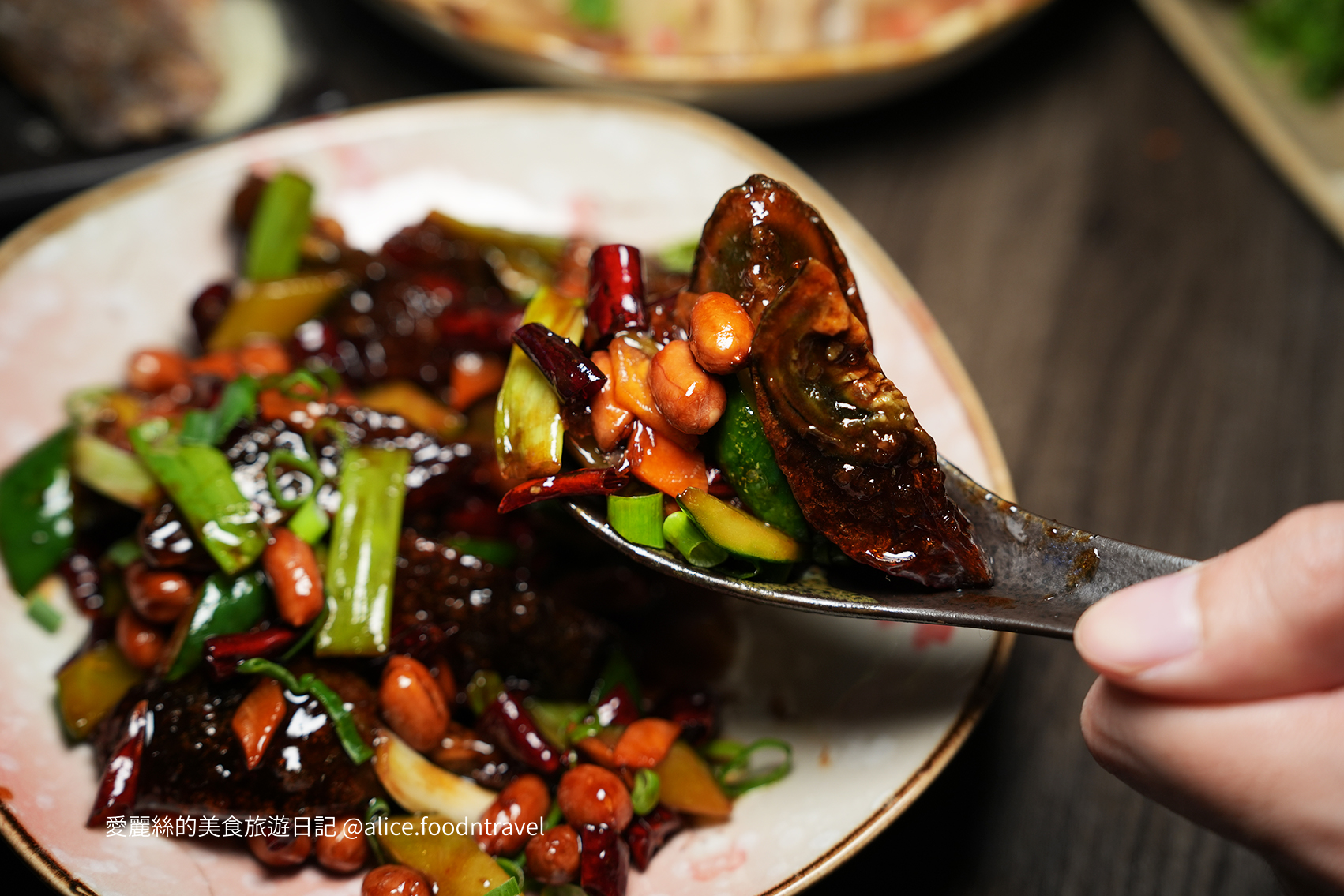 炭吉庵 台中南區居酒屋 台中居酒屋推薦 台中新開幕居酒屋 台中宵夜 台中餐酒館 台中日式料理 台中日料推薦 台中串燒居酒屋 台中南區美食 台中必吃居酒屋 台中南區日式料理 台中居酒屋小酌 台中晚餐推薦 台中職人料理 台中板前料理 台中熱炒推薦 台中麻油雞湯 台中南區餐廳 台中南區新店