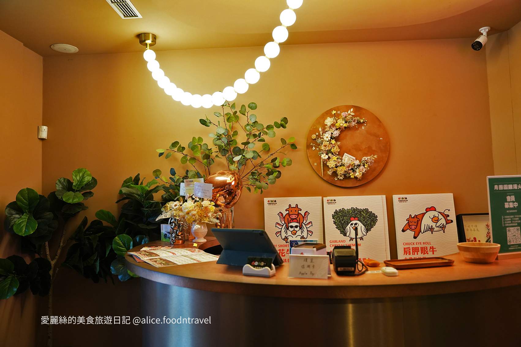 月團圓雞湯火鍋 台中西區美食 台中美術館美食 國美館附近火鍋 台中個人火鍋推薦 個人鴛鴦鍋 雞湯系火鍋 台中雞湯火鍋 美術園道美食 台中鴛鴦鍋 蔬食自助吧吃到飽 台中個人火鍋 台中高人氣火鍋 台中約會餐廳 台中聚餐餐廳 台中壽喜燒 泡菜火鍋 薑母雞酒湯火鍋 台中必吃火鍋 台中西區火鍋推薦