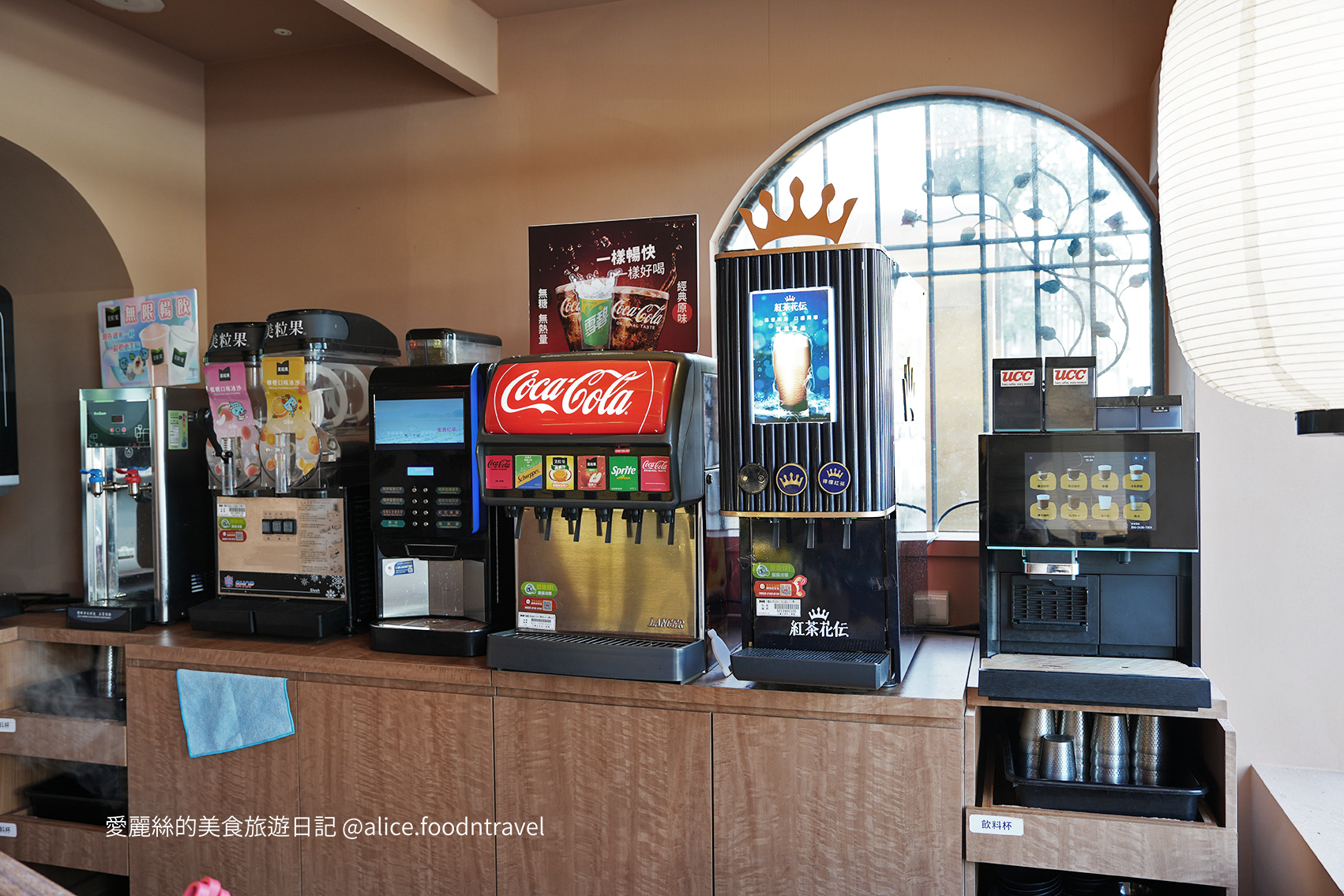 月團圓雞湯火鍋 台中西區美食 台中美術館美食 國美館附近火鍋 台中個人火鍋推薦 個人鴛鴦鍋 雞湯系火鍋 台中雞湯火鍋 美術園道美食 台中鴛鴦鍋 蔬食自助吧吃到飽 台中個人火鍋 台中高人氣火鍋 台中約會餐廳 台中聚餐餐廳 台中壽喜燒 泡菜火鍋 薑母雞酒湯火鍋 台中必吃火鍋 台中西區火鍋推薦