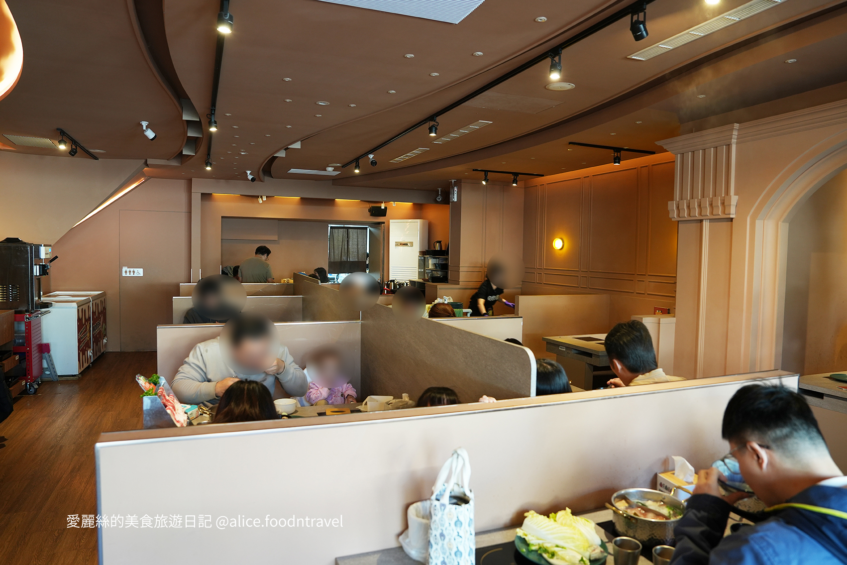 月團圓雞湯火鍋 台中西區美食 台中美術館美食 國美館附近火鍋 台中個人火鍋推薦 個人鴛鴦鍋 雞湯系火鍋 台中雞湯火鍋 美術園道美食 台中鴛鴦鍋 蔬食自助吧吃到飽 台中個人火鍋 台中高人氣火鍋 台中約會餐廳 台中聚餐餐廳 台中壽喜燒 泡菜火鍋 薑母雞酒湯火鍋 台中必吃火鍋 台中西區火鍋推薦