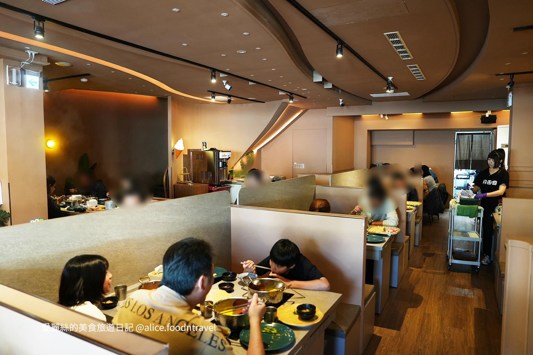 月團圓雞湯火鍋 台中西區美食 台中美術館美食 國美館附近火鍋 台中個人火鍋推薦 個人鴛鴦鍋 雞湯系火鍋 台中雞湯火鍋 美術園道美食 台中鴛鴦鍋 蔬食自助吧吃到飽 台中個人火鍋 台中高人氣火鍋 台中約會餐廳 台中聚餐餐廳 台中壽喜燒 泡菜火鍋 薑母雞酒湯火鍋 台中必吃火鍋 台中西區火鍋推薦