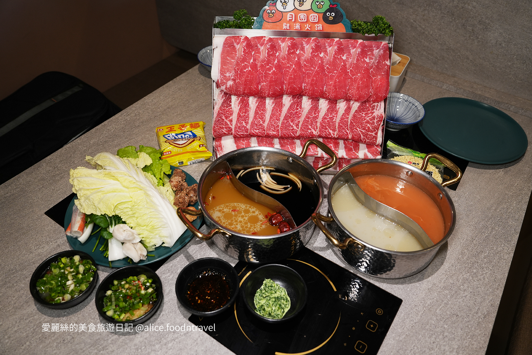 月團圓雞湯火鍋 台中西區美食 台中美術館美食 國美館附近火鍋 台中個人火鍋推薦 個人鴛鴦鍋 雞湯系火鍋 台中雞湯火鍋 美術園道美食 台中鴛鴦鍋 蔬食自助吧吃到飽 台中個人火鍋 台中高人氣火鍋 台中約會餐廳 台中聚餐餐廳 台中壽喜燒 泡菜火鍋 薑母雞酒湯火鍋 台中必吃火鍋 台中西區火鍋推薦