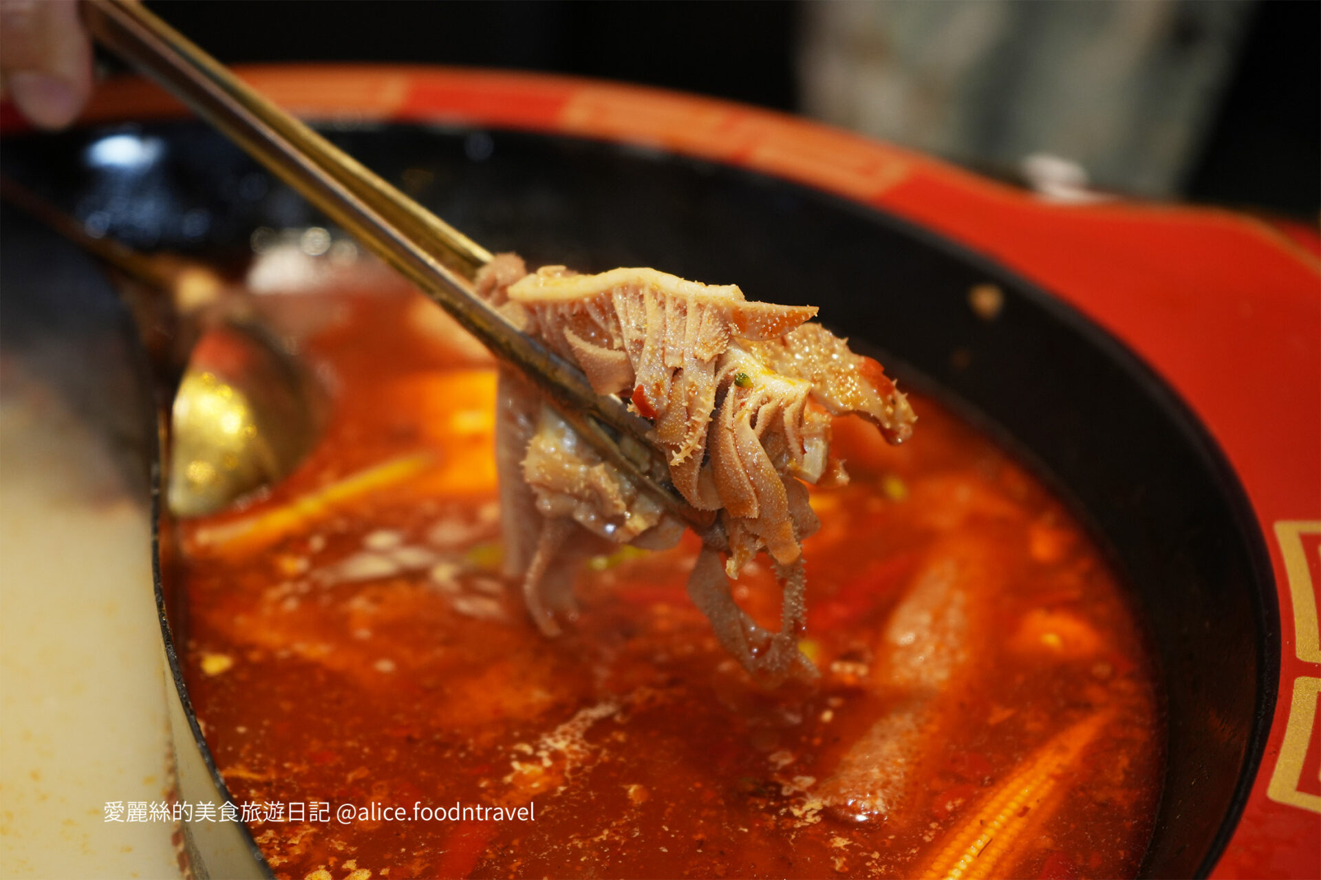 新北麻辣鍋新北麻辣串串台北麻辣鍋台北麻辣串串新北餐廳新北美食推薦新北宵夜新北深夜美食麻辣鍋川菜四川料理雞佛新北鴛鴦鍋新莊美食新莊火鍋串串酸辣粉