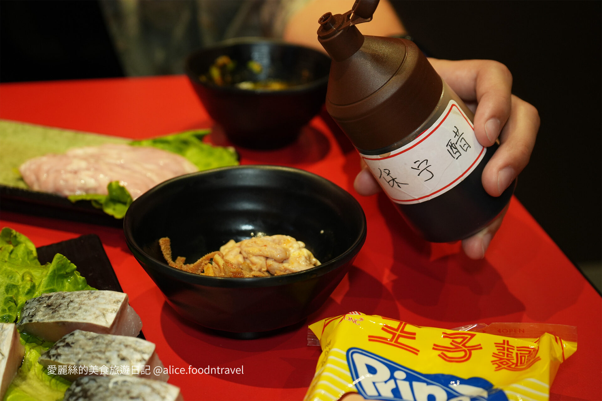 新北麻辣鍋新北麻辣串串台北麻辣鍋台北麻辣串串新北餐廳新北美食推薦新北宵夜新北深夜美食麻辣鍋川菜四川料理雞佛新北鴛鴦鍋新莊美食新莊火鍋串串酸辣粉