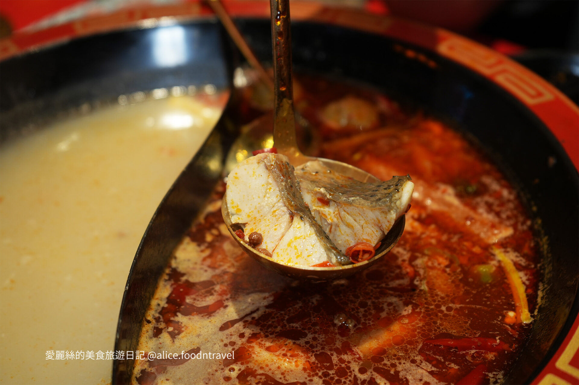 新北麻辣鍋新北麻辣串串台北麻辣鍋台北麻辣串串新北餐廳新北美食推薦新北宵夜新北深夜美食麻辣鍋川菜四川料理雞佛新北鴛鴦鍋新莊美食新莊火鍋串串酸辣粉