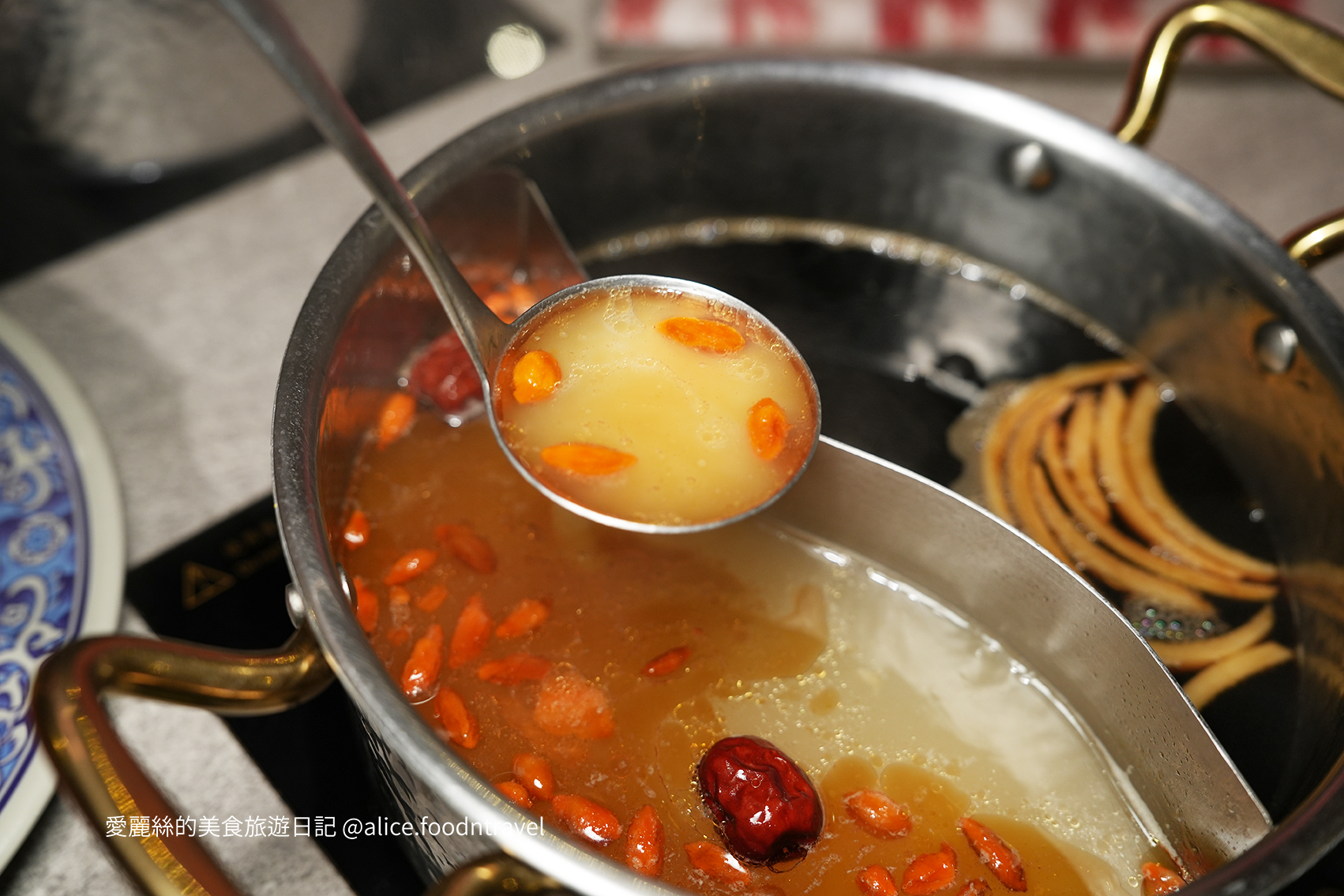 月團圓雞湯火鍋 台中西區美食 台中美術館美食 國美館附近火鍋 台中個人火鍋推薦 個人鴛鴦鍋 雞湯系火鍋 台中雞湯火鍋 美術園道美食 台中鴛鴦鍋 蔬食自助吧吃到飽 台中個人火鍋 台中高人氣火鍋 台中約會餐廳 台中聚餐餐廳 台中壽喜燒 泡菜火鍋 薑母雞酒湯火鍋 台中必吃火鍋 台中西區火鍋推薦