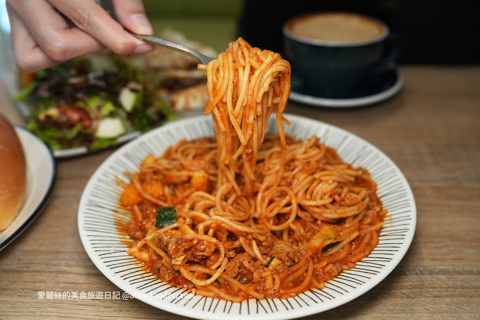 台中西區美食台中西區咖啡廳台中寵物友善咖啡廳台中寵物友善餐廳台中咖啡推薦台中下午茶台中義大利麵台中鬆餅台中勤美誠品綠園道台中西區公益路美食台中毛孩審計新村PARK2微希咖啡