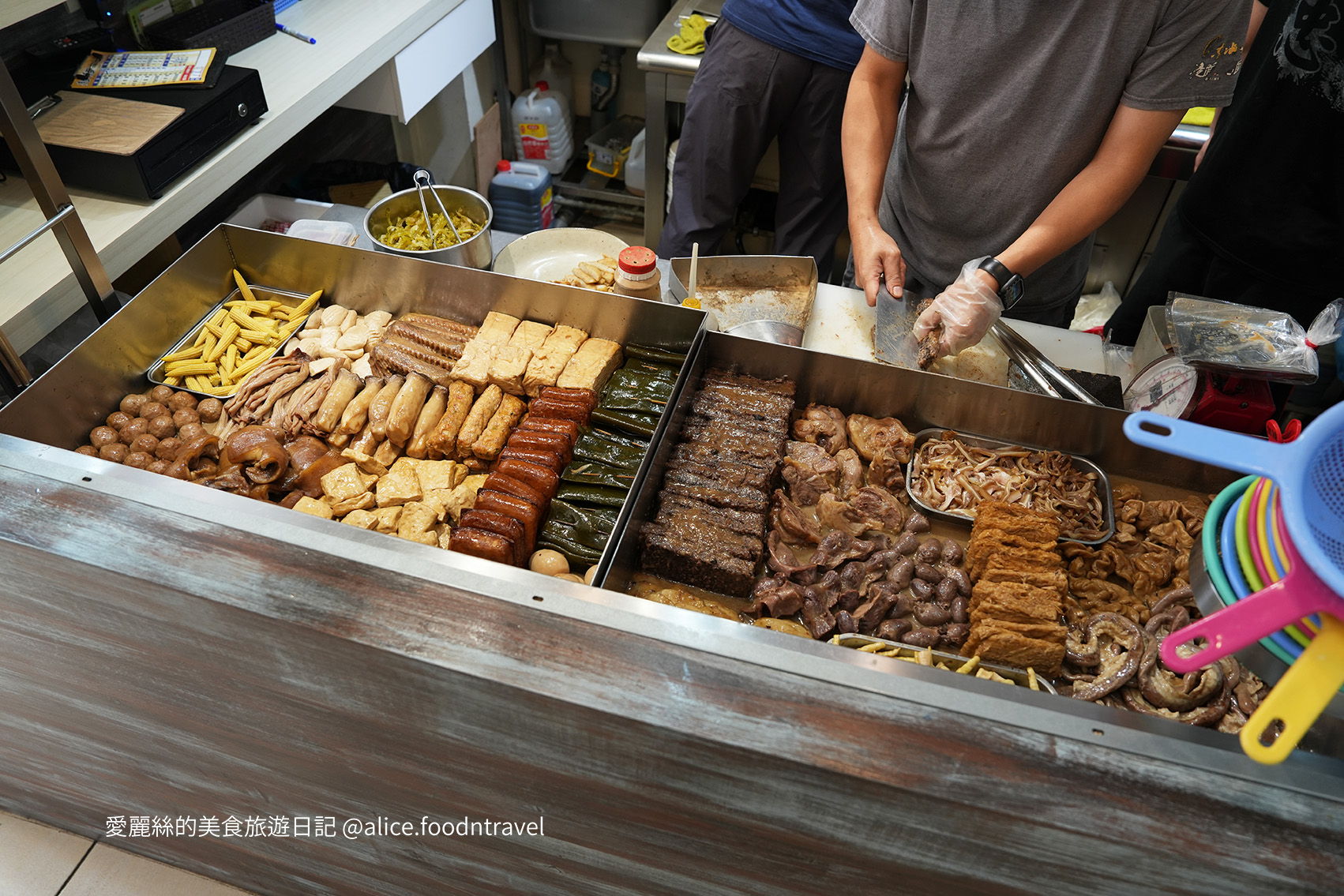 台中西屯美食 西屯區美食推薦 青海路美食 台中麵店推薦 台中麻醬麵推薦 台中滷味推薦 台中小吃推薦 台中餛飩推薦 台中紅油抄手 台中平價美食 台中老字號麵店 台中在地小吃 台中酢醬麵推薦 青海路麵店 台中午餐推薦 西屯午餐推薦 台中傳統小吃 台中銅板美食 台中乾麵推薦 麵對麵