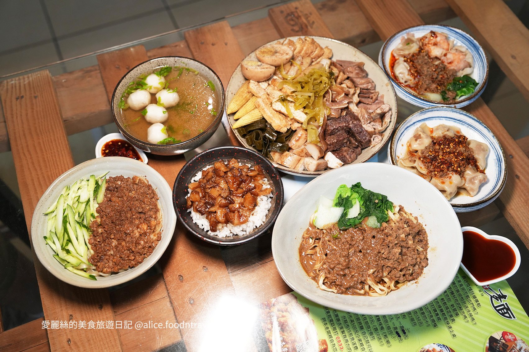 台中西屯美食 西屯區美食推薦 青海路美食 台中麵店推薦 台中麻醬麵推薦 台中滷味推薦 台中小吃推薦 台中餛飩推薦 台中紅油抄手 台中平價美食 台中老字號麵店 台中在地小吃 台中酢醬麵推薦 青海路麵店 台中午餐推薦 西屯午餐推薦 台中傳統小吃 台中銅板美食 台中乾麵推薦 麵對麵