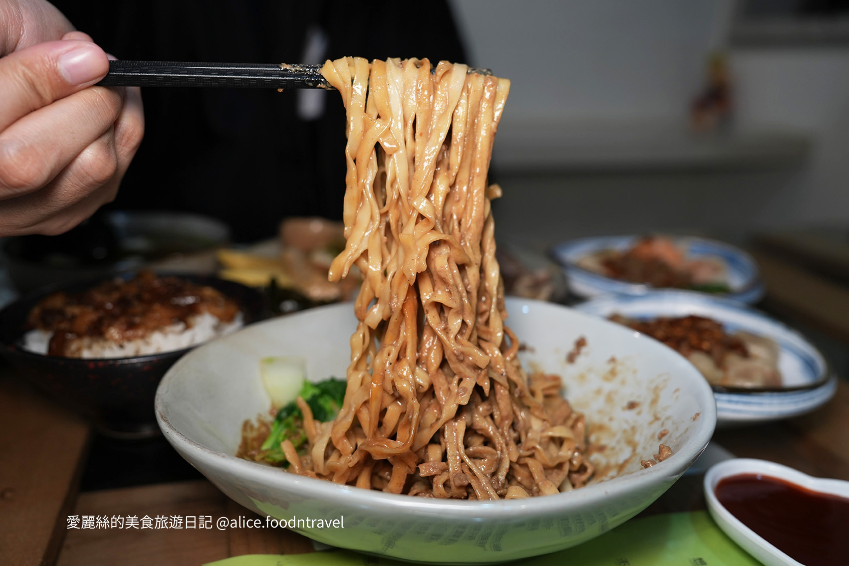 台中西屯美食 西屯區美食推薦 青海路美食 台中麵店推薦 台中麻醬麵推薦 台中滷味推薦 台中小吃推薦 台中餛飩推薦 台中紅油抄手 台中平價美食 台中老字號麵店 台中在地小吃 台中酢醬麵推薦 青海路麵店 台中午餐推薦 西屯午餐推薦 台中傳統小吃 台中銅板美食 台中乾麵推薦 麵對麵