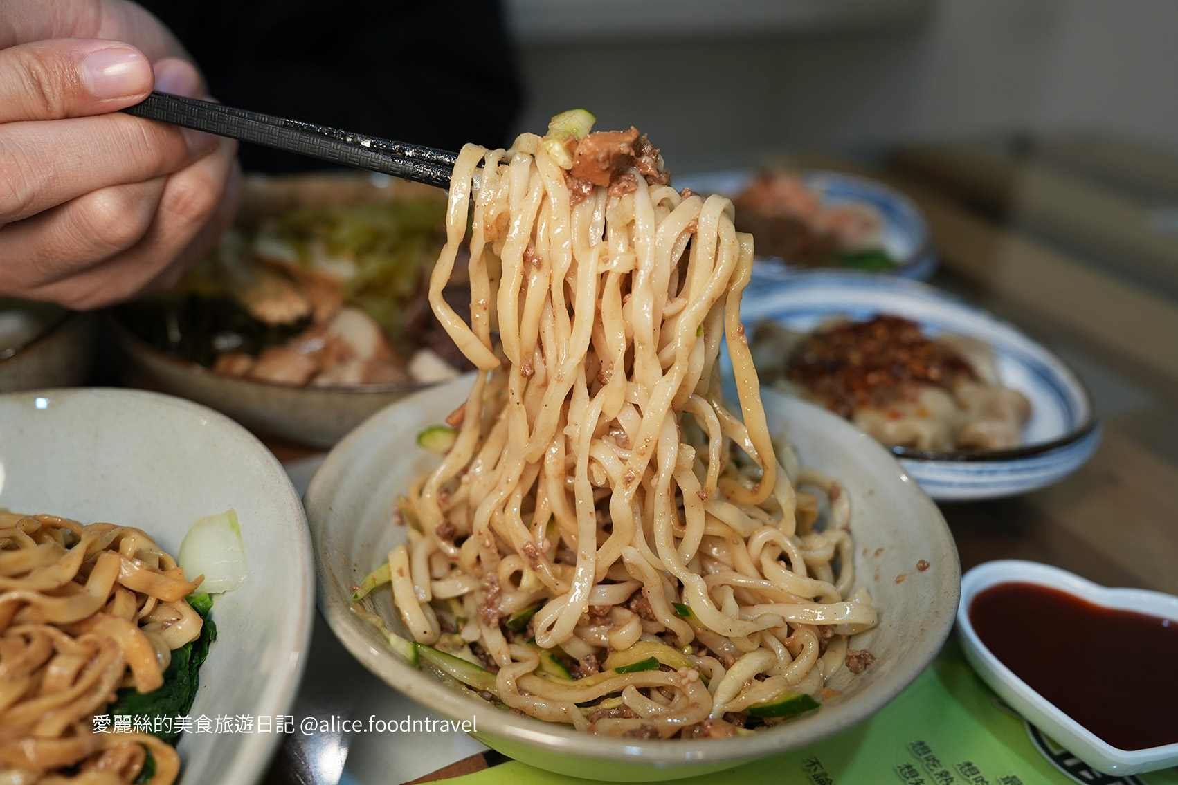 台中西屯美食 西屯區美食推薦 青海路美食 台中麵店推薦 台中麻醬麵推薦 台中滷味推薦 台中小吃推薦 台中餛飩推薦 台中紅油抄手 台中平價美食 台中老字號麵店 台中在地小吃 台中酢醬麵推薦 青海路麵店 台中午餐推薦 西屯午餐推薦 台中傳統小吃 台中銅板美食 台中乾麵推薦 麵對麵