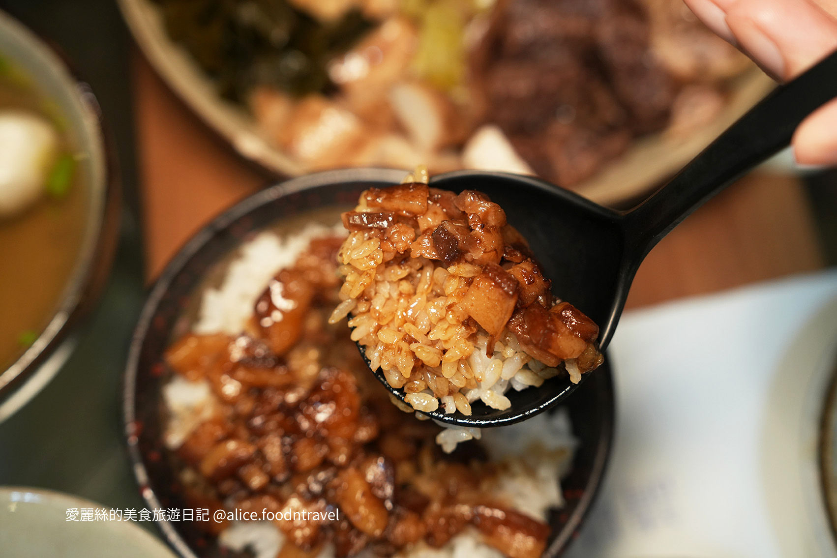 台中西屯美食 西屯區美食推薦 青海路美食 台中麵店推薦 台中麻醬麵推薦 台中滷味推薦 台中小吃推薦 台中餛飩推薦 台中紅油抄手 台中平價美食 台中老字號麵店 台中在地小吃 台中酢醬麵推薦 青海路麵店 台中午餐推薦 西屯午餐推薦 台中傳統小吃 台中銅板美食 台中乾麵推薦 麵對麵