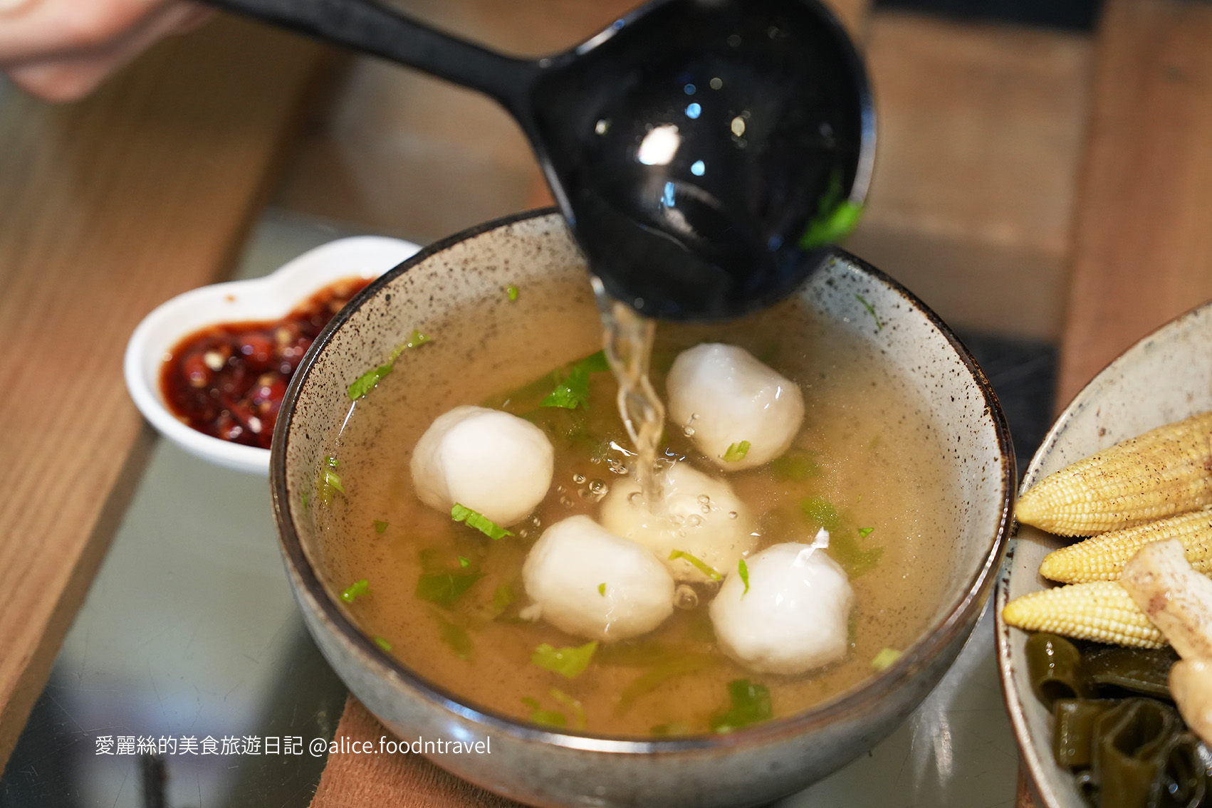 台中西屯美食 西屯區美食推薦 青海路美食 台中麵店推薦 台中麻醬麵推薦 台中滷味推薦 台中小吃推薦 台中餛飩推薦 台中紅油抄手 台中平價美食 台中老字號麵店 台中在地小吃 台中酢醬麵推薦 青海路麵店 台中午餐推薦 西屯午餐推薦 台中傳統小吃 台中銅板美食 台中乾麵推薦 麵對麵