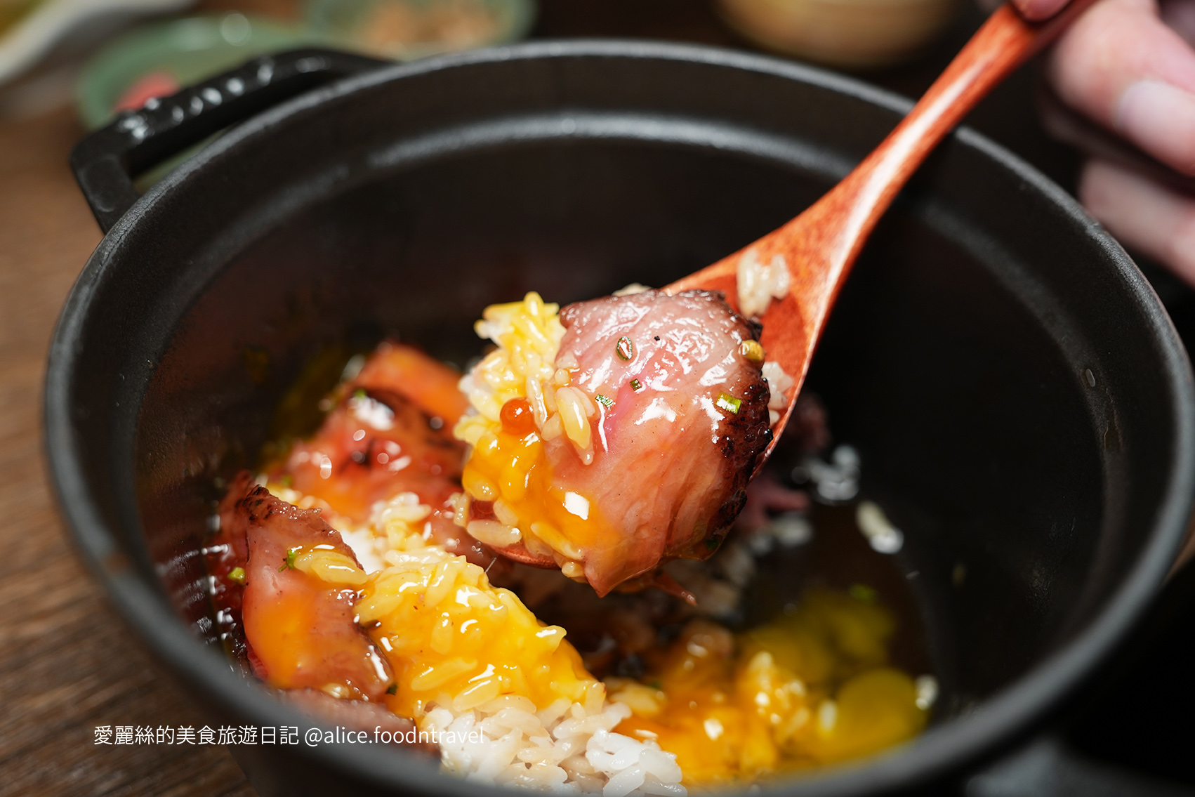 台中美食台中定食台中日本料理台中無菜單料理台中南屯美食台中南屯定食台中漢堡排台中挽肉與米台中和牛丼台中居酒屋台中南屯漢堡排台中餐廳推薦預約困難店客觀炭火小料理