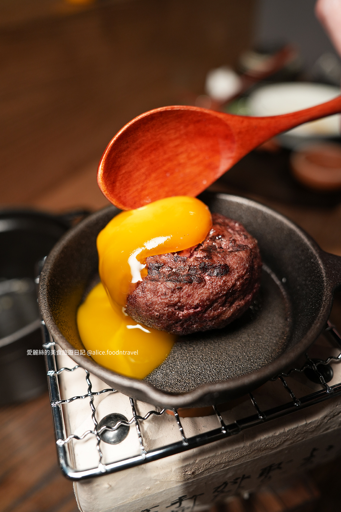 台中美食台中定食台中日本料理台中無菜單料理台中南屯美食台中南屯定食台中漢堡排台中挽肉與米台中和牛丼台中居酒屋台中南屯漢堡排台中餐廳推薦預約困難店客觀炭火小料理