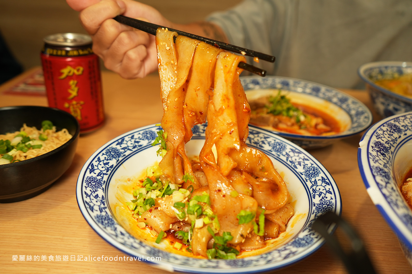 台中麻辣鍋台中火鍋台中逢甲美食逢甲夜市美食逢甲餐廳台中餐聽推薦台中四川菜重慶火鍋冒菜推薦台中西屯美食西屯麻辣鍋冒香香冒菜鍋