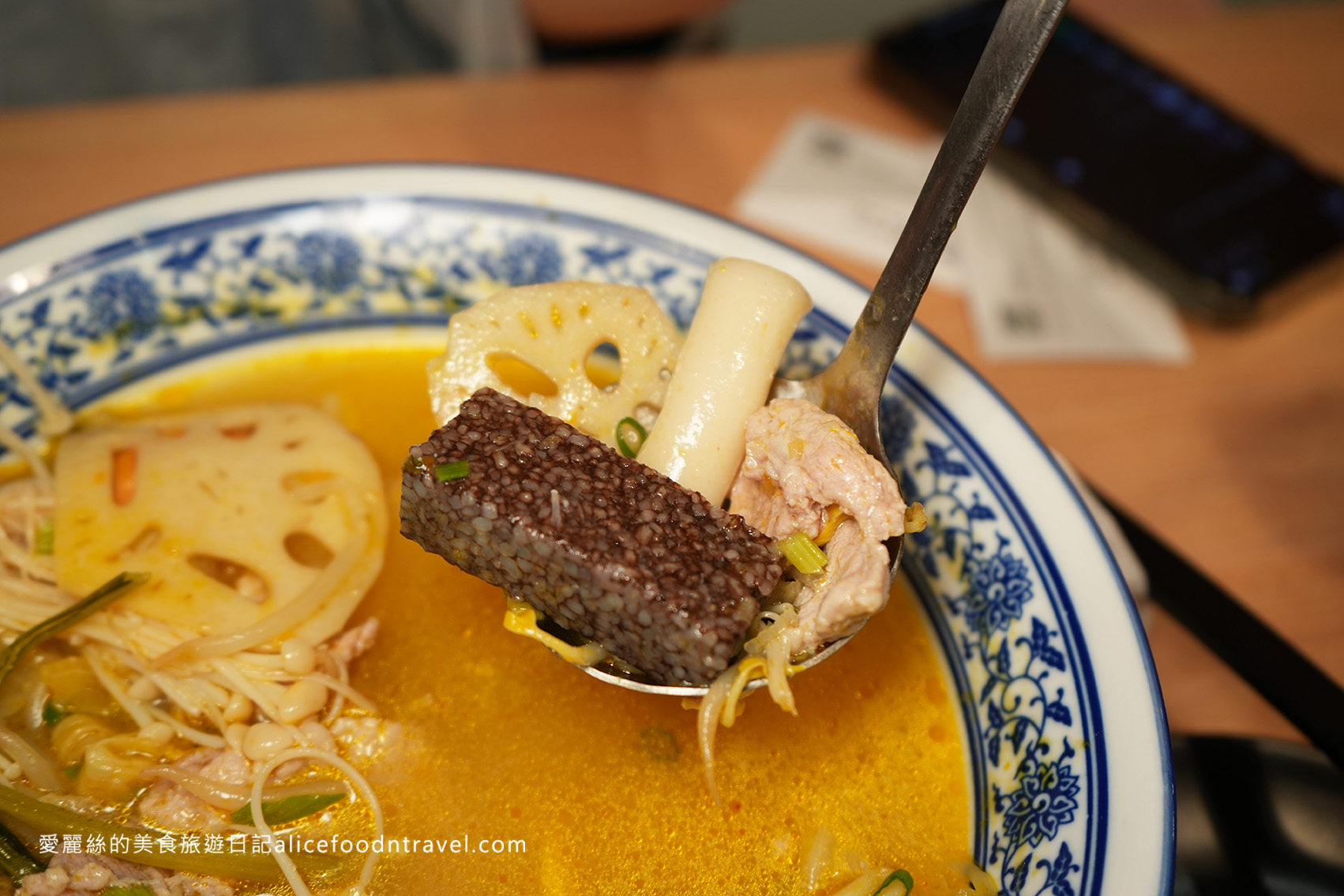 台中麻辣鍋台中火鍋台中逢甲美食逢甲夜市美食逢甲餐廳台中餐聽推薦台中四川菜重慶火鍋冒菜推薦台中西屯美食西屯麻辣鍋冒香香冒菜鍋