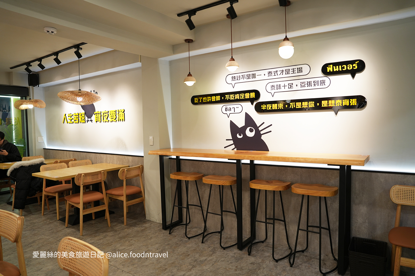 逢甲美食 逢甲必吃 逢甲平價美食 台中西屯區 逢甲大學 逢甲商圈 西屯餐廳 泰宵張逢甲店 台中西屯美食 逢甲宵夜推薦 逢甲夜市美食 台中泰式料理 逢甲學生美食 泰式火山排骨 泰式紙包魚 泰式簡餐 台中宵夜餐廳 泰式蝦餅 泰式五花酥肉飯 泰式甜點推薦 台中泰式奶茶 逢甲夜晚美食 逢甲宵夜小吃 高CP值泰式料理 台中平價泰式餐廳 逢甲商圈美食 泰宵張勤美店